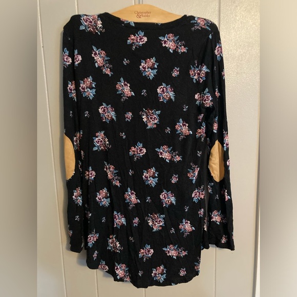 👚(bundle 4 items w/👚for $16) Pullover flowered top - Picture 4 of 8